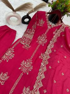 Dernier Designer Lourd Chinon Soie Broderie Séquence Travail Kurti Set Par FabZone - Product Image 4