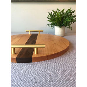 Bandejas de madera hechas a mano de gran calidad, diseño único con forma redonda y mango de metal a la venta - Product Image 1