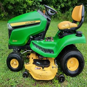 Achetez des tracteurs à gazon John Deeree X300, livraison rapide, qualité supérieure, choix fiable pour l'entretien des jardins et des pelouses, vente en gros disponible dès maintenant - Product Image 2
