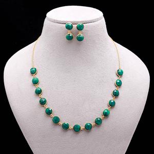 Collar con Dije de Esmeralda Teñida de 10 mm, Medio Redondo, Chapado en Oro, Moderno, para Regalo de Boda, Material de Latón, OEM/ODM Disponible - Product Image 4