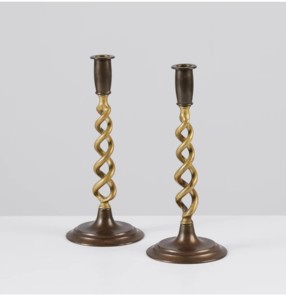 Trio de trois bougeoirs modernes en métal doré pour la décoration intérieure, la réception de mariage et les centres de table. - Product Image 5