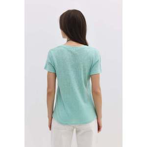 T-shirt décontracté pour femme en lin à col en V, respirant, en jersey de coton et de soie, ajusté, imprimé, disponible en XS et XXS, fabriqué en uni - Product Image 5