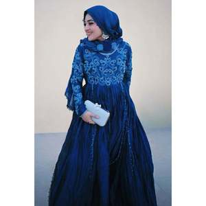 Robe en mousseline de soie formelle d'hiver pour femmes Daffy - Product Image 1