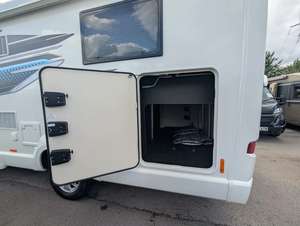 Autocaravana de Lujo Usada Thorr Motor 2022 Quantum Sprinter, Emisión Euro 5, Capacidad para 4-6 Pasajeros, Piso Acrílico, para Campamentos - Product Image 2