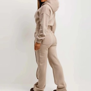 Chándales de mujer superventas de calidad superior a la venta, chándal recortado liso de ajuste cómodo de etiqueta privada para mujer - Product Image 2