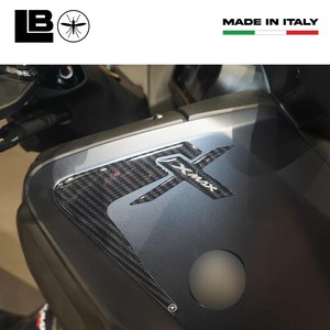 Adesivi Protettivi 3D per Serbatoio Moto, Misura Personalizzata, Compatibili con Yamaha Xmax 125-300 2023 - Product Image 4