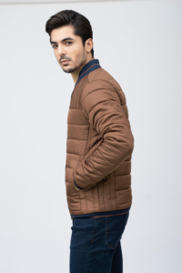 Veste matelassée douce et isolante pour une utilisation en extérieur par temps froid avec rembourrage respirant et construction durable - Product Image 4