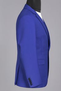 Vente flash Blazer formel bleu royal avec une coupe confortable et un design contemporain pour une utilisation professionnelle et tendance Disponible à la vente - Product Image 3
