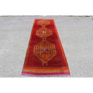 Tapis de 3,1 x 9,9 pieds, tapis turc vintage, tapis rouge uni Herki - Product Image 1