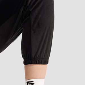 Pantalon cargo palazzo noir en velours taille haute pour femme, respirant, style décontracté et technique froissée - Product Image 6