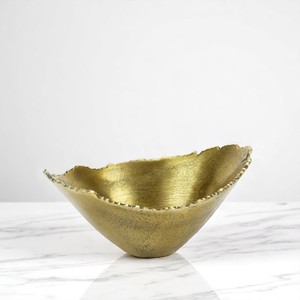 Le bol décoratif en aluminium doré à usages multiples fabriqué à la main ajoute de la chaleur et du luxe à votre décor - Product Image 1