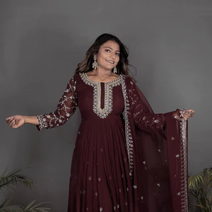 คอลเลกชันใหม่นักออกแบบชาวอินเดียชุดเดรสผ้าจอร์เจียแบบเต็มตัวปักลวดลายและพื้นด้านล่างพร้อมชุดใส่ทำงาน - Product Image 1