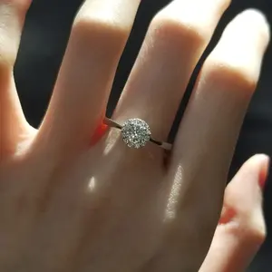 Anillo de Compromiso con Halo de Diamante Cultivado en Laboratorio de 0.32 CT, Colección de Elegantes Anillos de Diamantes - Product Image 5