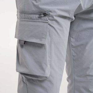 Pantalones cargo de hombre elegantes y funcionales de alta calidad con bolsillos seguros con cremallera y pantalones con cordón ajustable Servicio OEM - Product Image 5
