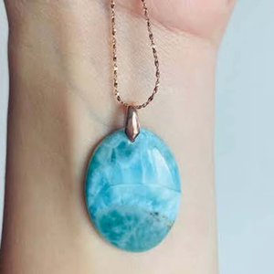 Magnifique collier de fiançailles en argent sterling avec pendentif en forme de chaîne, perles de lapis-lazuli multicolores de 10 mm, style bouddhiste, serti - Product Image 1