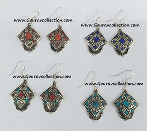 Pendientes de cuentas de metal de trabajo tibetano de estilo bohemio para mujer Uso de regalo disponible a un precio asequible desde la India el. - Product Image 4