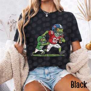 T-Shirt Coquis 'Giocando a Calcio' per Tifosi di Porto Rico, Maglietta per il Giorno della Partita, Orgoglio dell'Isola, Divertimento Sportivo, Regalo Promozionale - Product Image 3