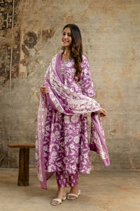Conjunto de Kurta de Tres Piezas de Alta Calidad, Estilo Pakistaní Indio, Diseño Bordado Elegante, Ropa Étnica para Mujer para Uso Diario - Product Image 3