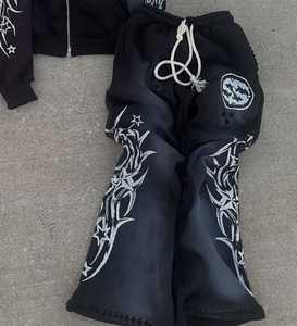 Chándal Moderno Unisex con Lavado Ácido, Tejido Suave y Ecológico de Alto Gramaje para Invierno, con Acabado de Lujo - Product Image 3