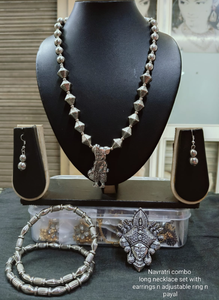 Conjunto de collar largo combinado Navratri Premium con pendientes y anillo ajustable y joyería oxidada Payal Ideal para festivales, eventos - Product Image 2
