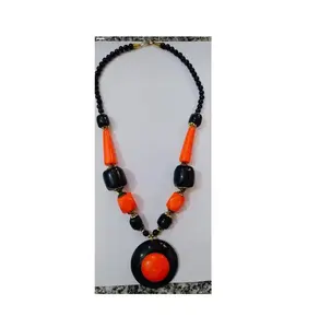 Collar de resina epoxi único hecho a mano con patrón de forma de amantes clásicos, joyería de moda de nueva tendencia con estilo de cadenas de perlas - Product Image 3