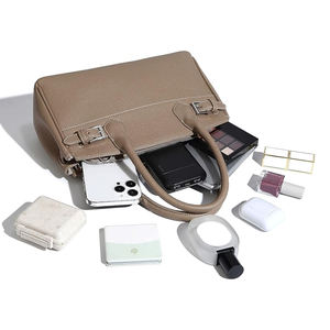 Premium Leather East/West Bag Estilo de diseñador de gama alta - Product Image 4