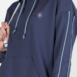 Ropa Islámica Personalizada al por Mayor, Chándal Informal de Forro Polar con Capucha y Botones, Sudadera Moderna Musulmana para Mujer - Product Image 3