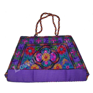 Sac à main brodé à base violette riche, aspect traditionnel, idéal pour les tenues de fête et les rassemblements spéciaux - Product Image 1