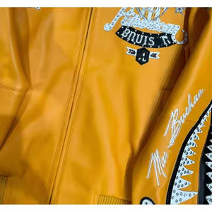 Chaqueta de invierno personalizada y elegante para hombre, de cuero genuino, impermeable, con parches bordados de piedra, estilo universitario clásico para hombre. - Product Image 6