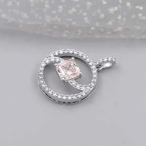 Colgante de Diamante con Corte Asscher en Espiral, Certificado por IGI, con un Estilo Elegante - Product Image 2