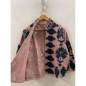 Veste en coton gaufré chic Dusty Rose Suzani, motif floral brodé à la main, respirante et tissée pour le printemps - Product Image 3