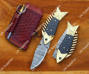 Cuchillo de caza profesional UA Supplies personalizable ODM/OBM de acero de Damasco 58 HRC con punta de gota y mango de latón tipo panal, afilado como una navaja. - Product Image 4