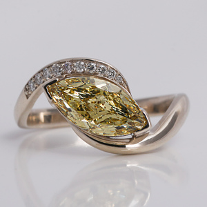 Elegante anillo de bodas de oro macizo de 18 quilates con corte Marquesa amarillo diamante cultivado en laboratorio pavé ajuste diseño moderno estilo clásico - Product Image 1