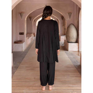 Haut midi asymétrique brodé noir en viscose - Product Image 6