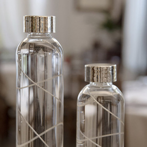 Bottiglie in Vetro Made in Italy da 750ml con Tappo Argentato e Funzione Antimicrobica per Bere Direttamente - Product Image 5