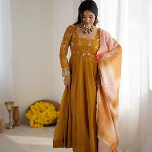 Vestido Étnico de Moda para Mujer en Seda Gruesa con Bordado Enriquecido y Diseño Completamente Abullonado - Product Image 1