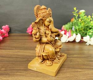 Estatua de Ganesha de Resina Marrón Hecha a Mano por Nirmala Handicraft, Sentada sobre un Loto, para Decoración del Hogar, de Rajasthan - Product Image 3