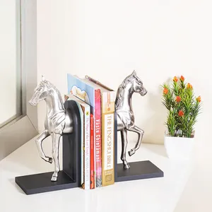 Aluminium Bookends Triangular Shape Design Handmade Wholesale Bookends Customized Size Affordable Luxury Bookends in Gold Color - Product Image 5
