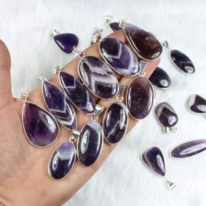 จี้อัญมณีเชฟรอนพลอยอเมทิสต์เครื่องประดับการตั้งค่ากรอบธรรมชาติสำหรับขายปลีก - Product Image 1