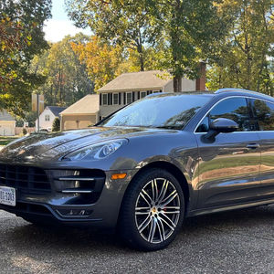 Porsche Macan Turbo 2015 Usado en Buen Estado, 400 hp, Motor V6 Turbo, Tracción en las Cuatro Ruedas, Paquete Sport Chrono, Mayormente en Buen Estado - Product Image 1