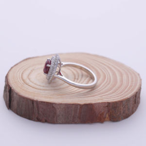 Anillo de compromiso de oro blanco, rosa y amarillo de 18 quilates con doble halo de piedras preciosas rojas cultivadas en laboratorio de 2.21 quilates y diamantes redondos para mujer - Product Image 3