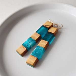 Atractivos Pendientes Modernos de Resina y Madera, 100% Hechos a Mano, Regalo de Boda, para Fiestas - Product Image 2