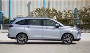 2025 Toyo Ta Veloz GX 1.5L moteur à essence Premium automatique tout neuf argent foncé intérieur sièges en cuir voitures d'occasion I-Force Max - Product Image 3