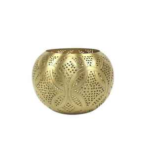 Porte-bougie élégant en métal doré, design perforé en relief, très populaire pour la décoration de table de Noël à la maison, etc. - Product Image 6