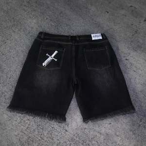 กางเกงยีนส์ขาสั้นทรงหลวมสำหรับผู้ชายกางเกงวินเทจปักลายสีพื้นสไตล์ฮิปฮอปลำลอง - Product Image 5