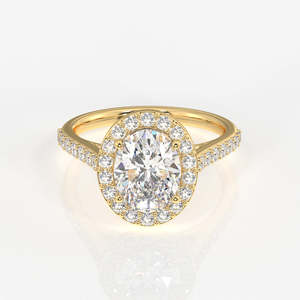 Anillo de Compromiso con Halo de Diamantes Moissanite de Corte Ovalado, Oro de 14K, Elegante y Lujoso - Product Image 1