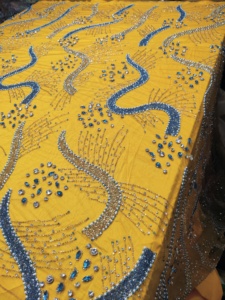 Tissu en filet de cristal jaune royal brodé à la main avec des broderies en zari et des strass, tissu de broderie élégant pour la couture et l'artisanat - Product Image 2