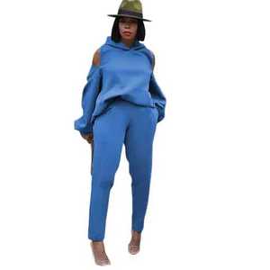 Survêtements pour femmes à coupe courte et design tendance, avec capuche et pantalon de jogging, en molleton doux de haute qualité 2026 pour la gym - Product Image 3