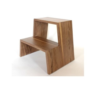 Tabouret en bois compact à deux marches avec une construction robuste, idéal pour les chambres d'enfants, les aides de cuisine, la salle de bain et l'usage quotidien - Product Image 4