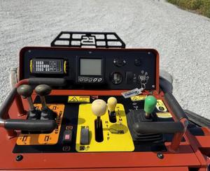 ENVÍO GRATUITO Ditch-Witch 1550 Mini Cargadora Compacta con Certificación EPA y CE, Cilindro Hidráulico Eaton, Motor Principal, Bomba, Caja de Cambios, Engranaje, PLC - Product Image 3